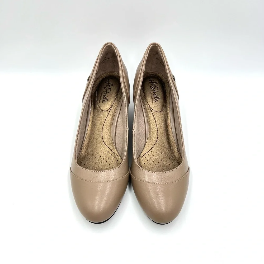 Life Stride Size 7 Dreams Tan‎ Beige Nude Wedge Pumps Heels Round Toe Shoes
